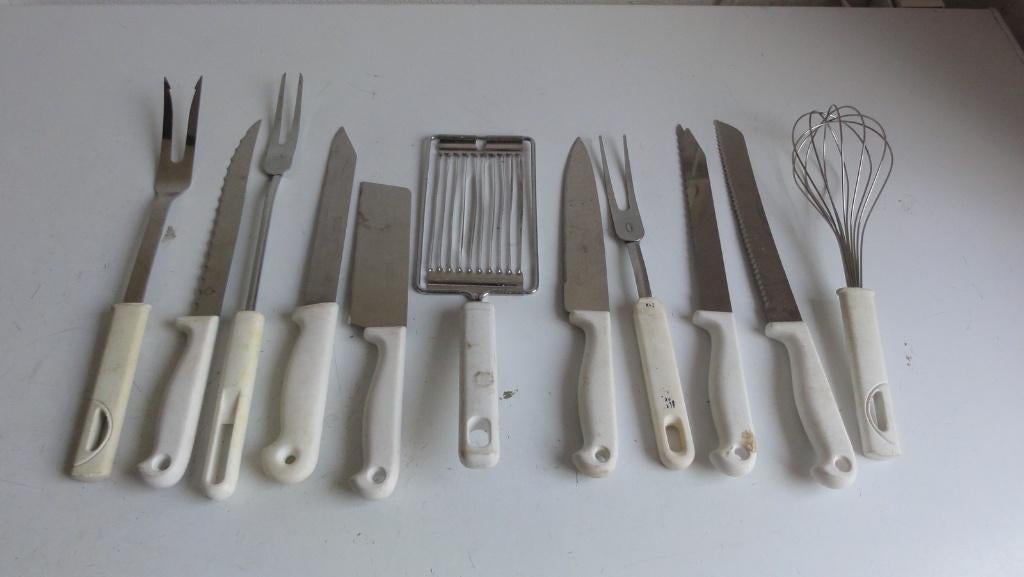 Keukenmessen, garde, vleesvorken, kaasschaaf etc wit, Ophalen of Verzenden, Gebruikt, Rvs of Chroom, Bestekset