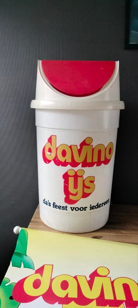 Vintage prullenbak en vlag Davino ijs, Ophalen of Verzenden, Gebruikt, Gebruiksvoorwerp