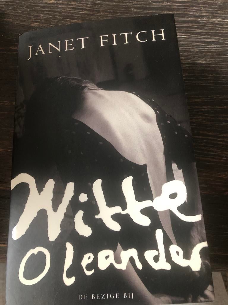 Witte Oleander - Janet Fitch, Ophalen of Verzenden, Zo goed als nieuw, Nederland