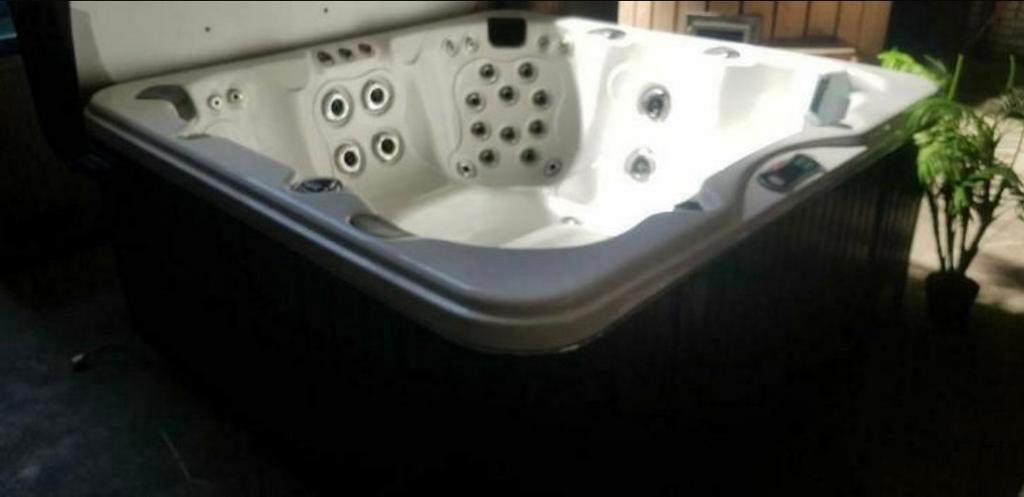 Foto 5 van ‼️INKOOP ALLE JACUZZI'S EN ZWEMSPA'S ‼️
