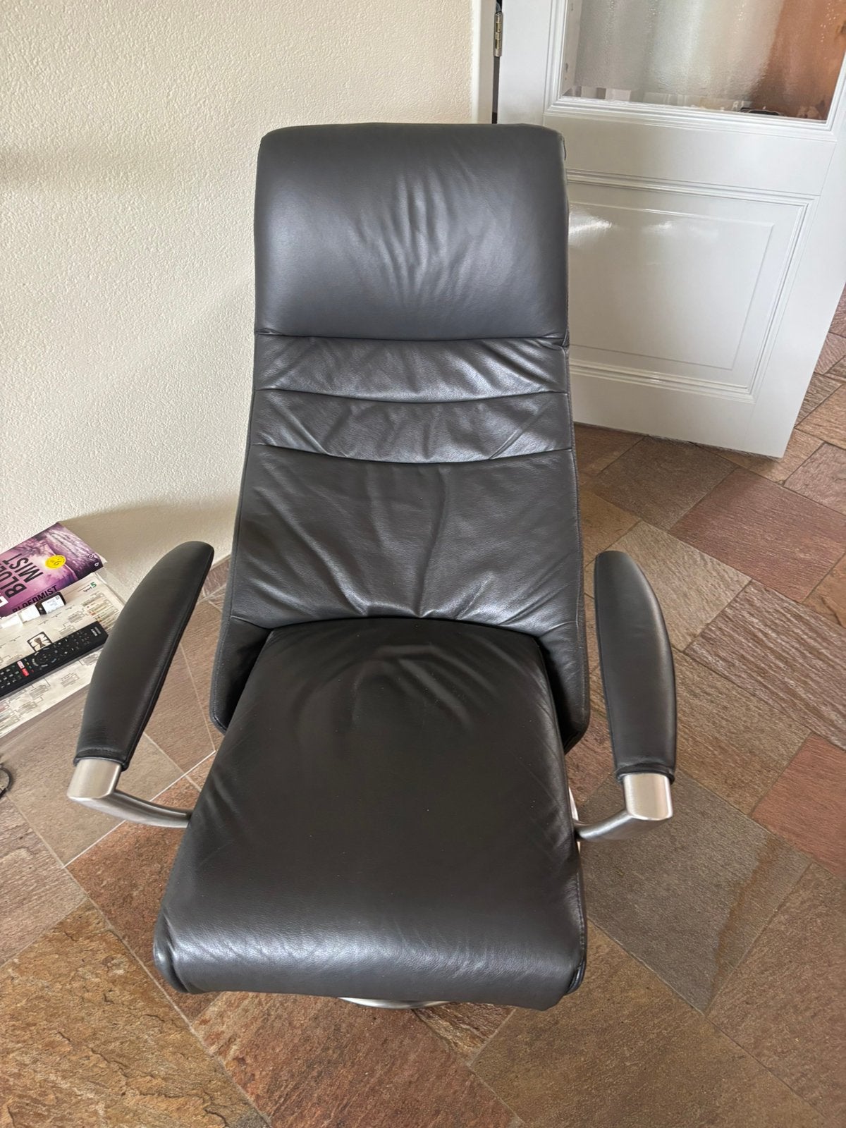 Antracietgrijs leren relaxfauteuil met accu, Huis en Inrichting, Fauteuils, Ophalen, Minder dan 75 cm, Zo goed als nieuw, Leer