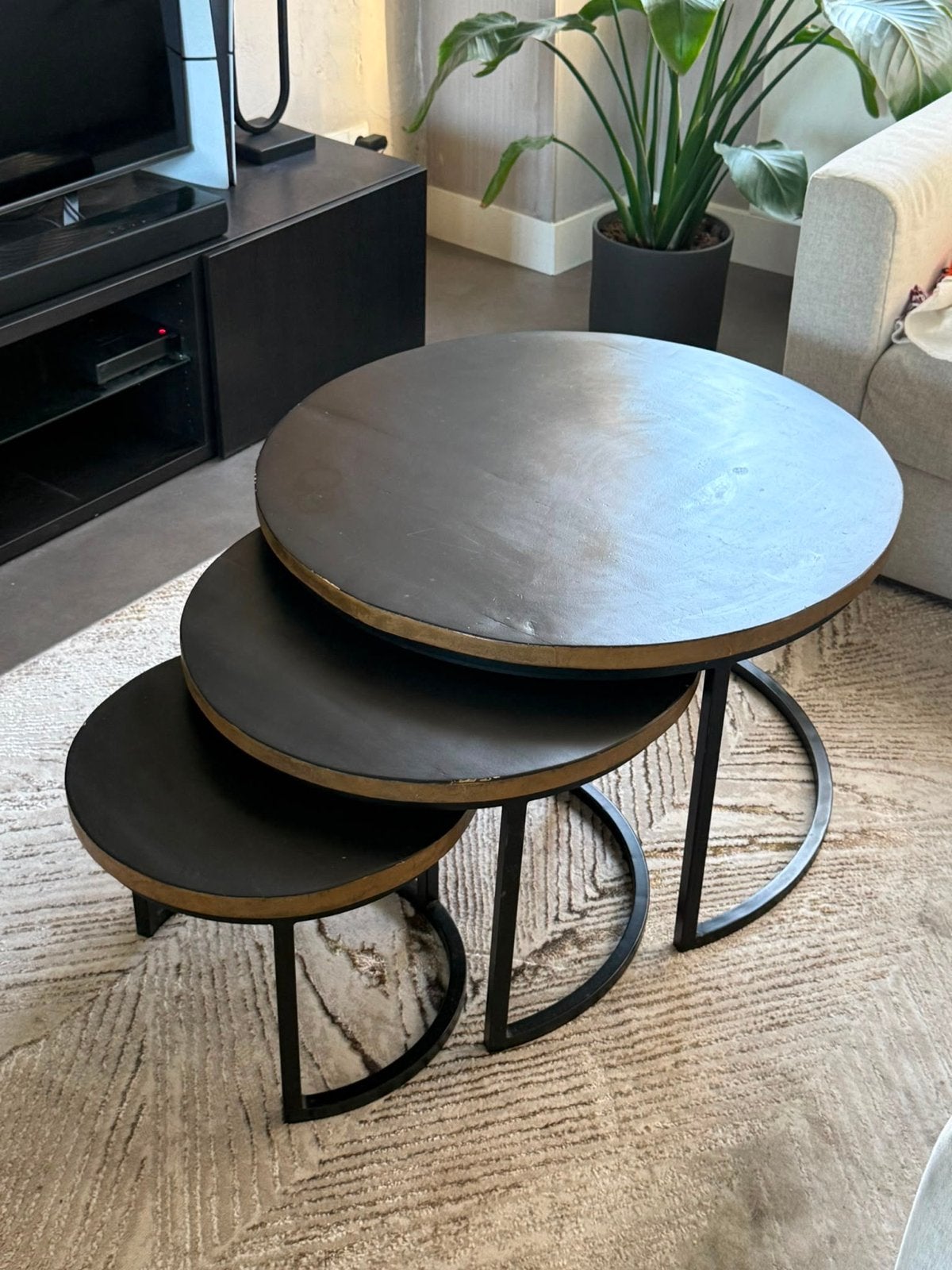 Salontafel set van 3 ronde tafeltjes - mat zwart/goud, Huis en Inrichting, Tafels | Salontafels, Ophalen, Gebruikt, Rond, 50 tot 100 cm
