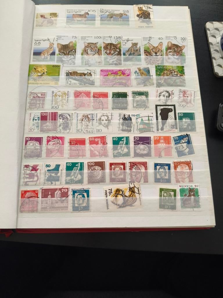 Postzegelalbum met diverse buitenlandse postzegels, Ophalen of Verzenden