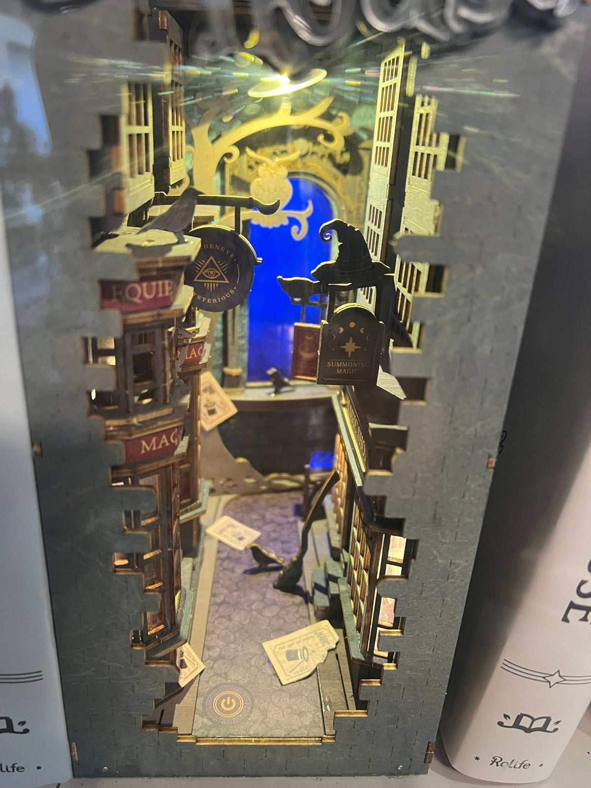 Gave diorama display met verlichting, Ophalen, 1:50 of kleiner, Zo goed als nieuw, Nvt