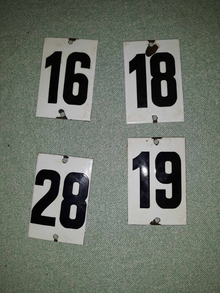 emaille huisnummer borjes NR 16 , 18 en 28 zijn er nog, Ophalen of Verzenden