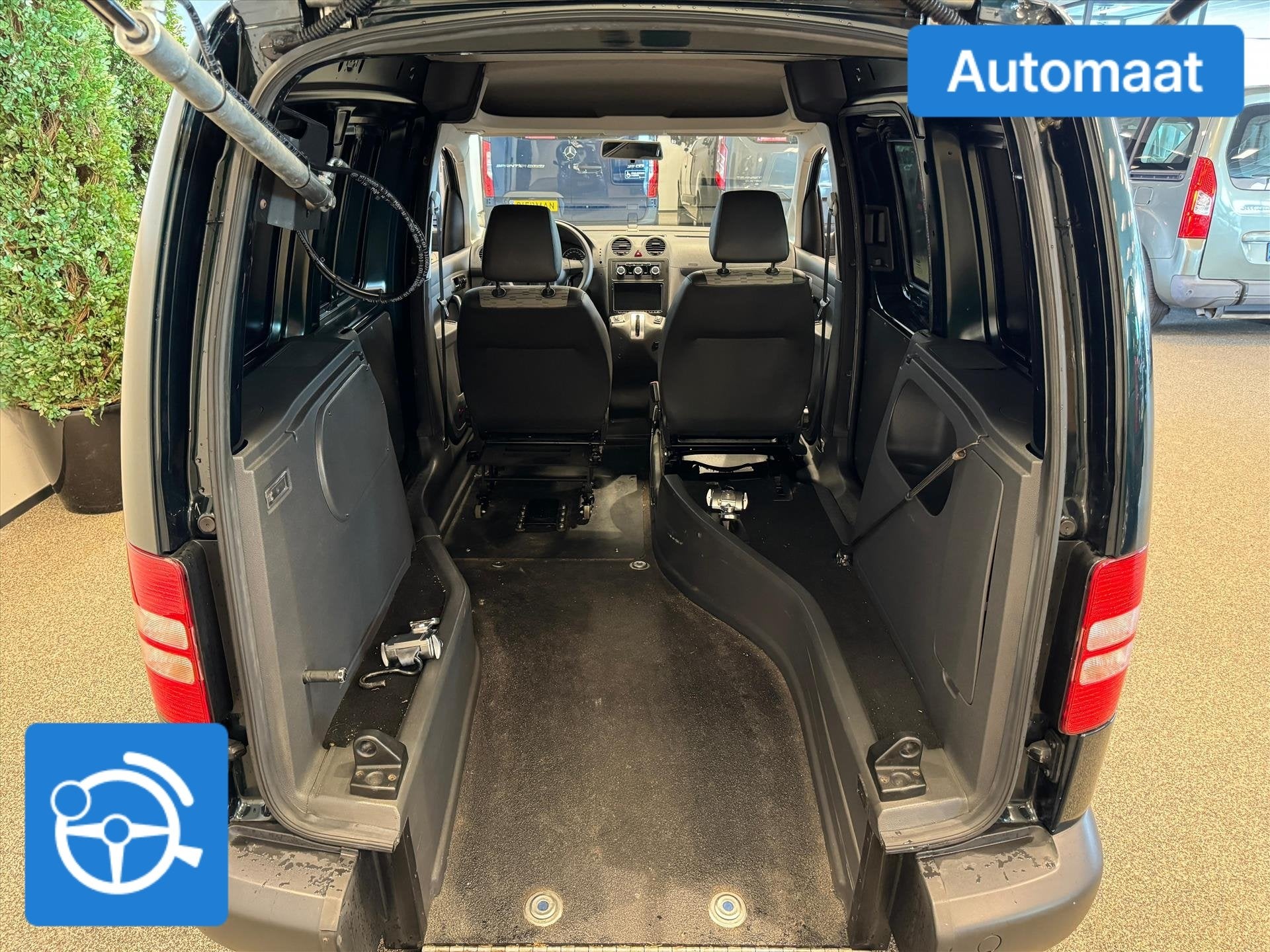 Volkswagen Caddy Rolstoelauto 1+1 Automaat Zelfrijder - rols, Auto's, Automaat, Gebruikt, Zwart, 4 cilinders