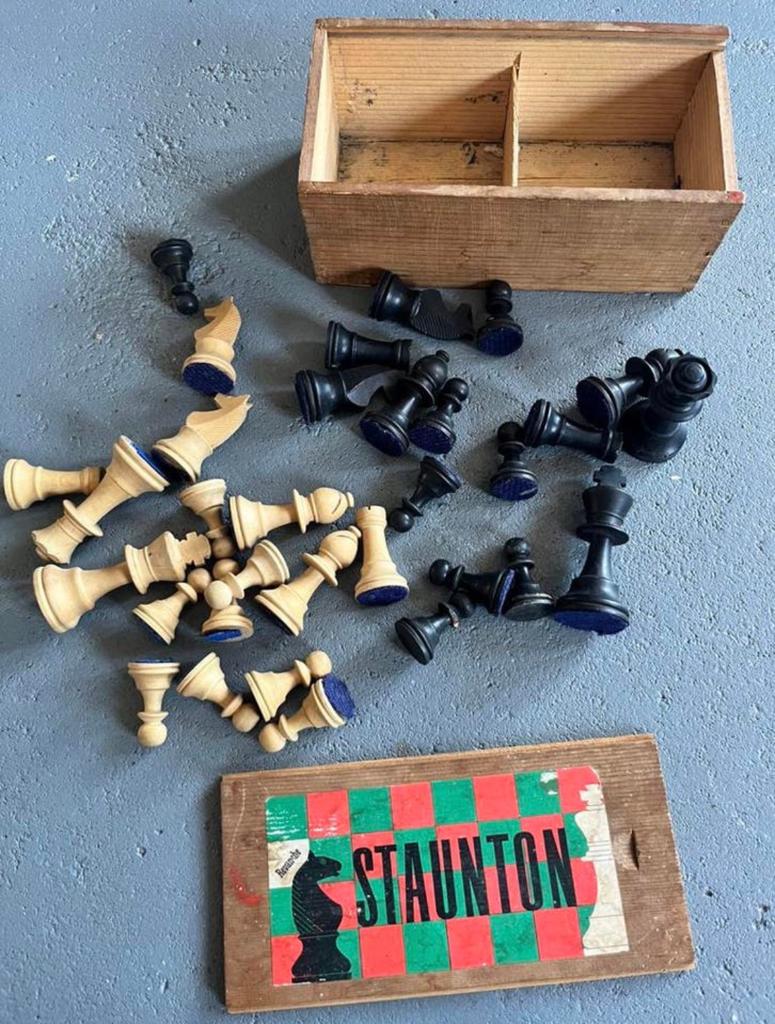 oude set Staunton Revanche schaakstukken 8cm Koning, Hobby en Vrije tijd, Gezelschapsspellen | Bordspellen, Een of twee spelers