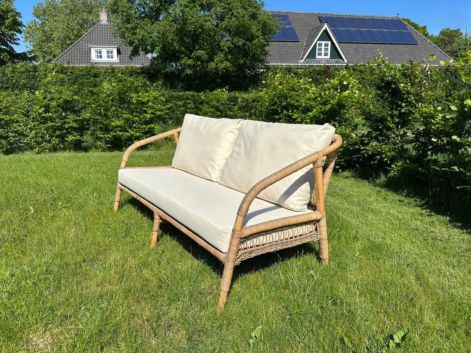 Rotan tuinbank met beige kussens - Maisons du Monde, Tuin en Terras, Tuinbanken, Ophalen, Zo goed als nieuw, Rotan