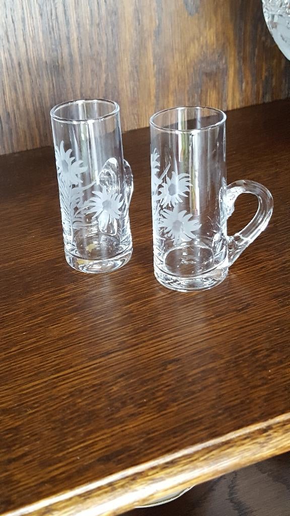 glazen karaf met druiven en bladeren , 2 kleine glaasjes, Antiek en Kunst, Ophalen of Verzenden
