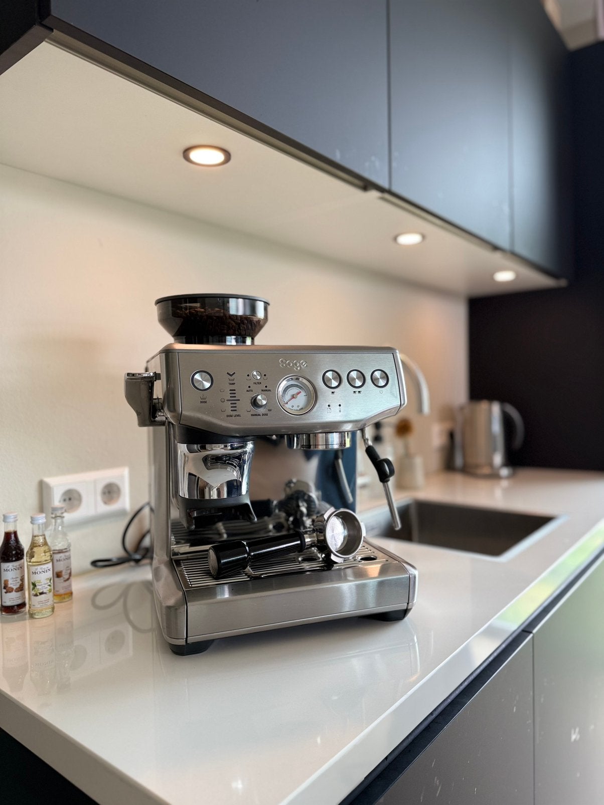 Sage Barista Express Impress Espressomachine, Witgoed en Apparatuur, Koffiezetapparaten, Zo goed als nieuw, Koffiebonen, Espresso apparaat
