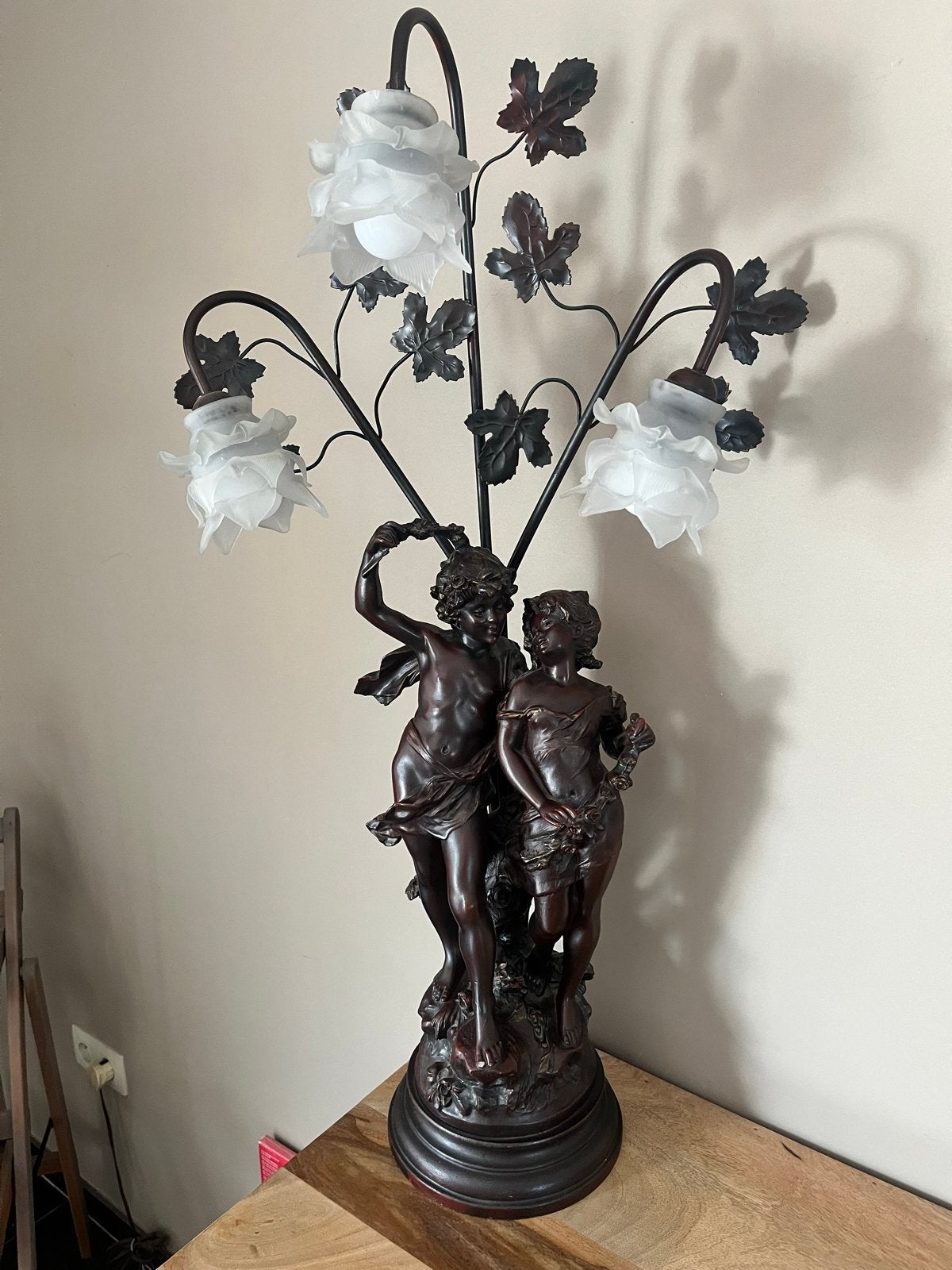Antieke tafellamp van Auguste Moreau., Antiek en Kunst, Ophalen of Verzenden