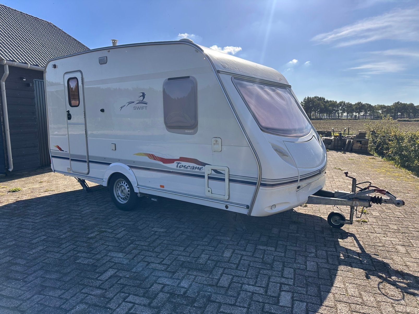 Swift Toscane 410 TF isabella voortent+luifel, Caravans en Kamperen, Voortentlamp, Standaardzit, Frans bed, 750 - 1000 kg