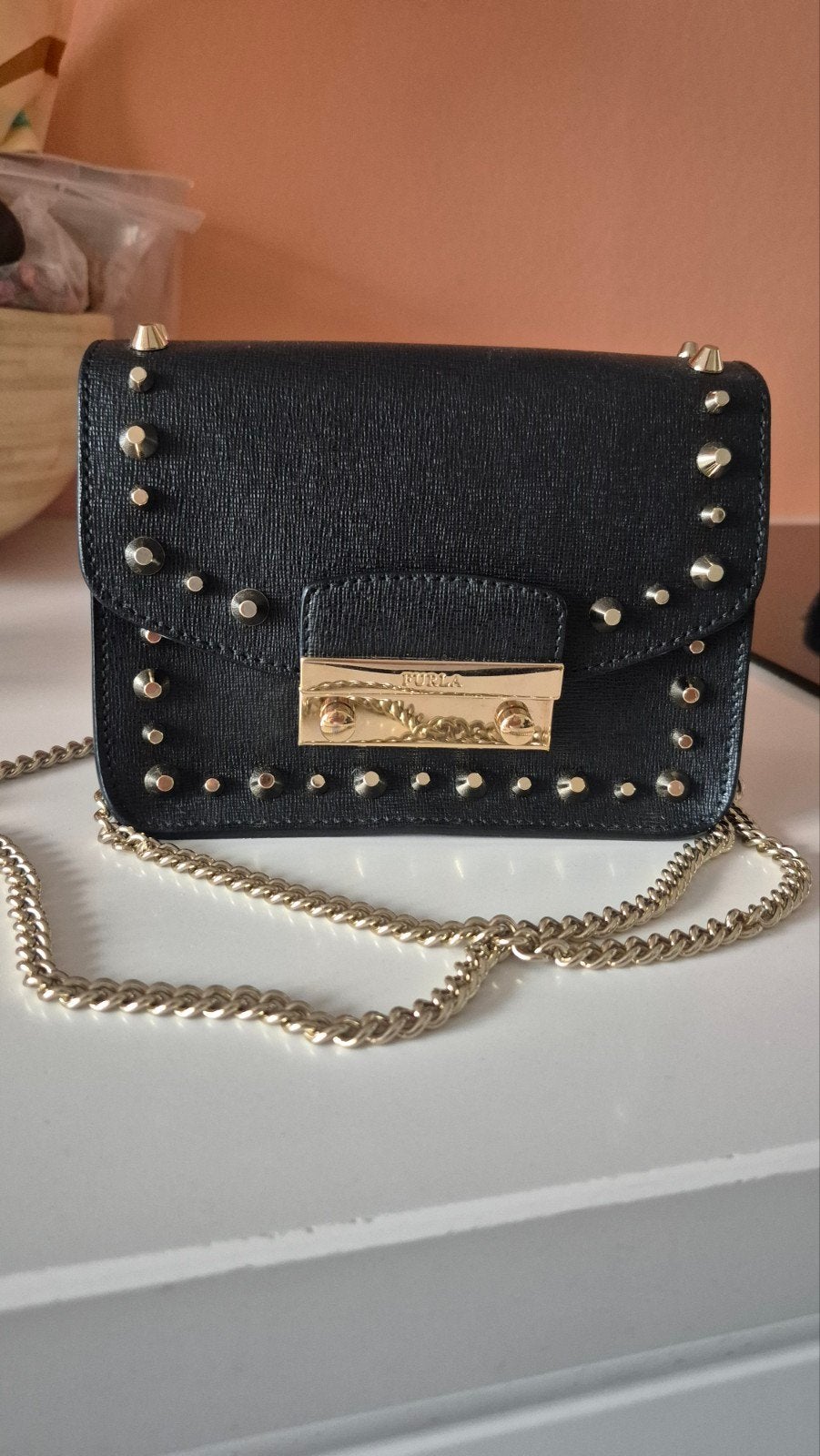 Furla Mini Gold Studded Julia Handbag Crossbody, Ophalen of Verzenden, Zo goed als nieuw, Zwart, Schoudertasje