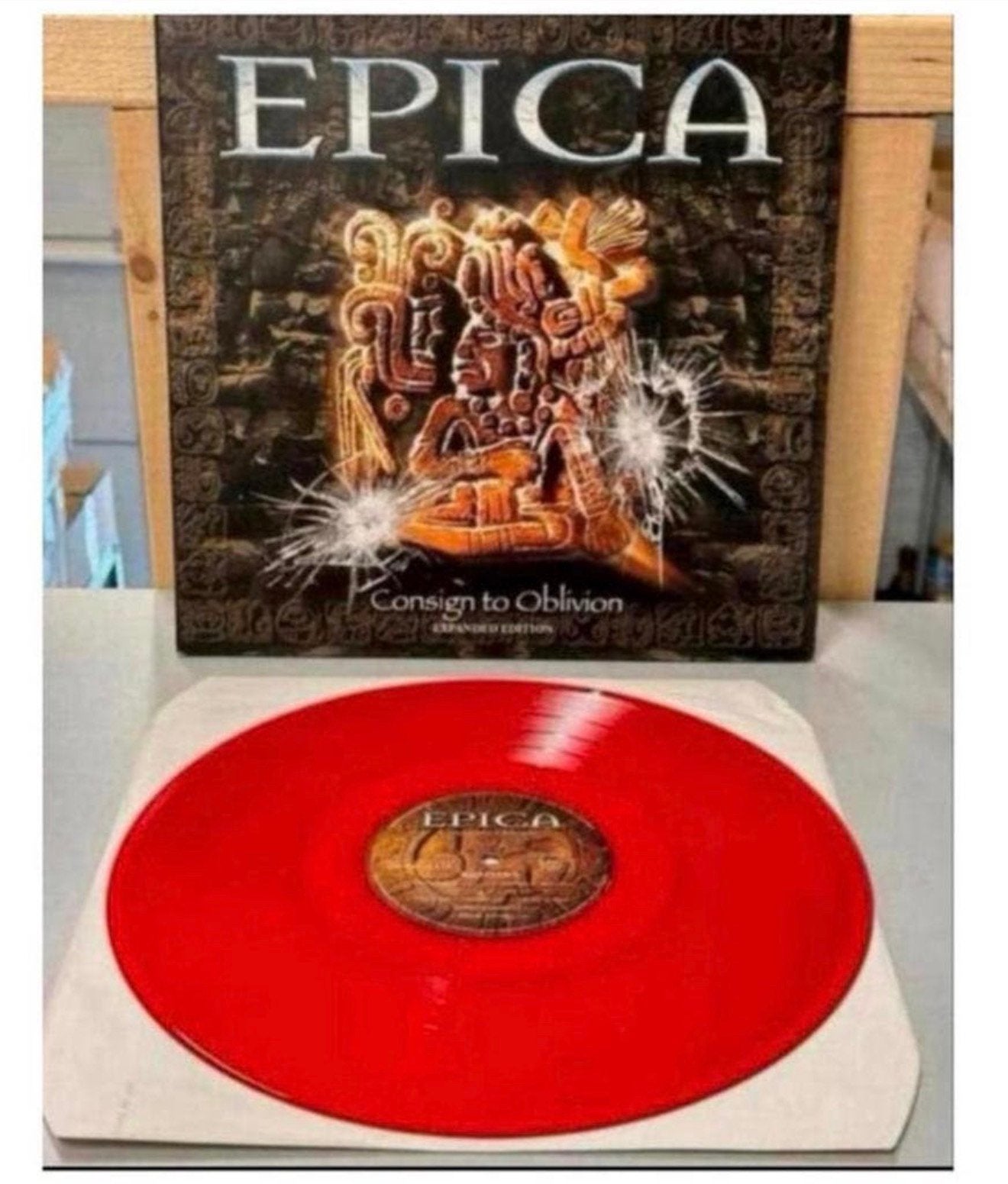 Epica Consign To Oblivion 1X rood Vinyl TMV 072 Expanded ed, Ophalen of Verzenden, Zo goed als nieuw