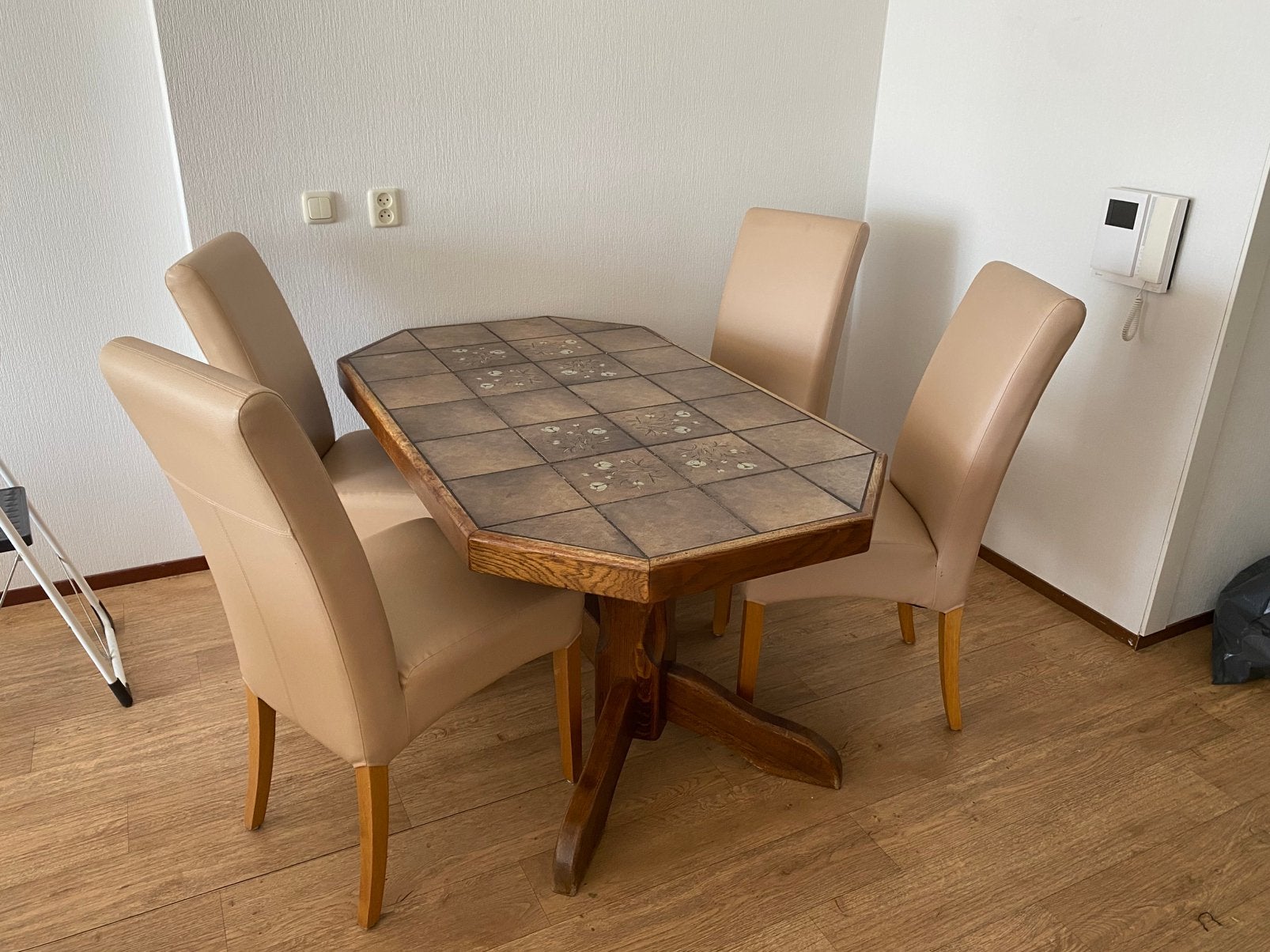 Te koop: Eettafel met 4 stoelen, Ophalen, Gebruikt, 4 tot 6 stoelen