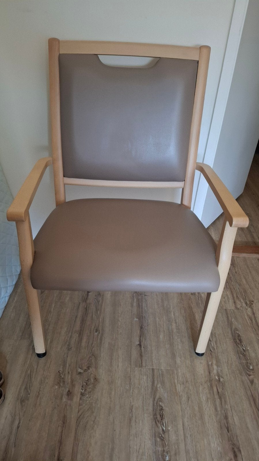 Comfortabele extra brede zorgstoel / seniorenstoel, Ophalen, Gebruikt, Bruin, Stof