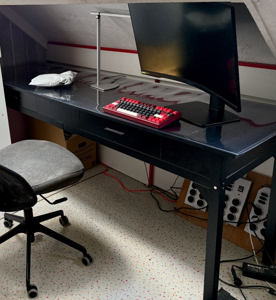 Bureau - Zwart, 2 meter lang. Nog een paar dagen beschikbaar, Ophalen, Zo goed als nieuw, Overige merken, Computerbureau