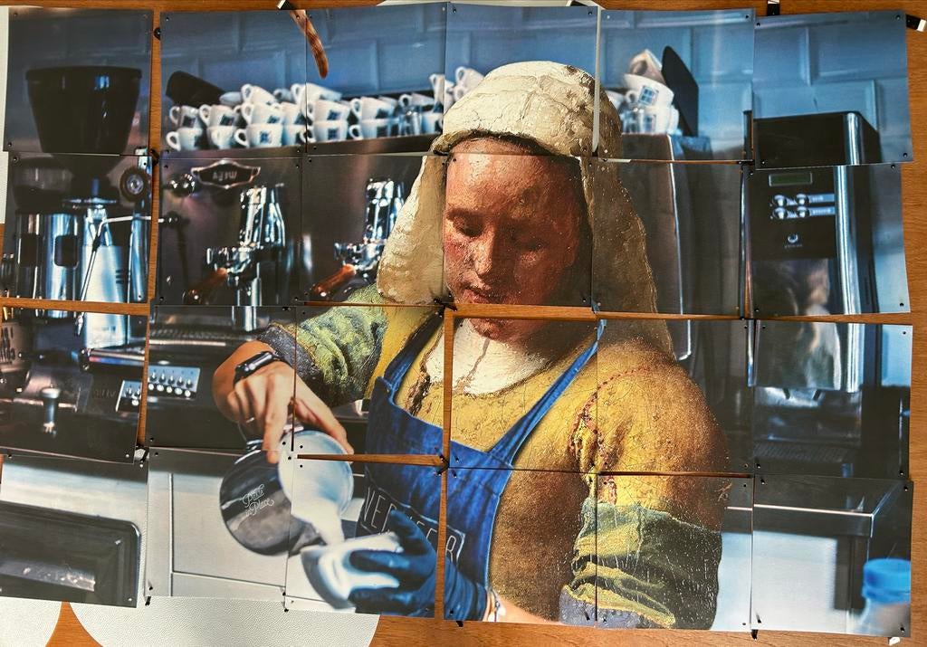 Moderne interpretatie: Meisje met de parel als barista, Huis en Inrichting, Woonaccessoires | Schilderijen, Tekeningen en Foto's