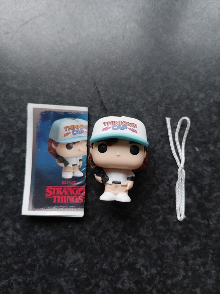 Kinderjoy stranger things dustin, Ophalen of Verzenden, Zo goed als nieuw