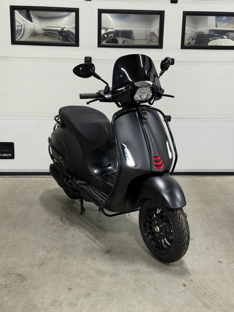 Vespa Sprint 2022! NOTTE ! Brom ! Led, Fietsen en Brommers, Scooters | Vespa, Zo goed als nieuw, Overige modellen, Benzine, Ophalen of Verzenden