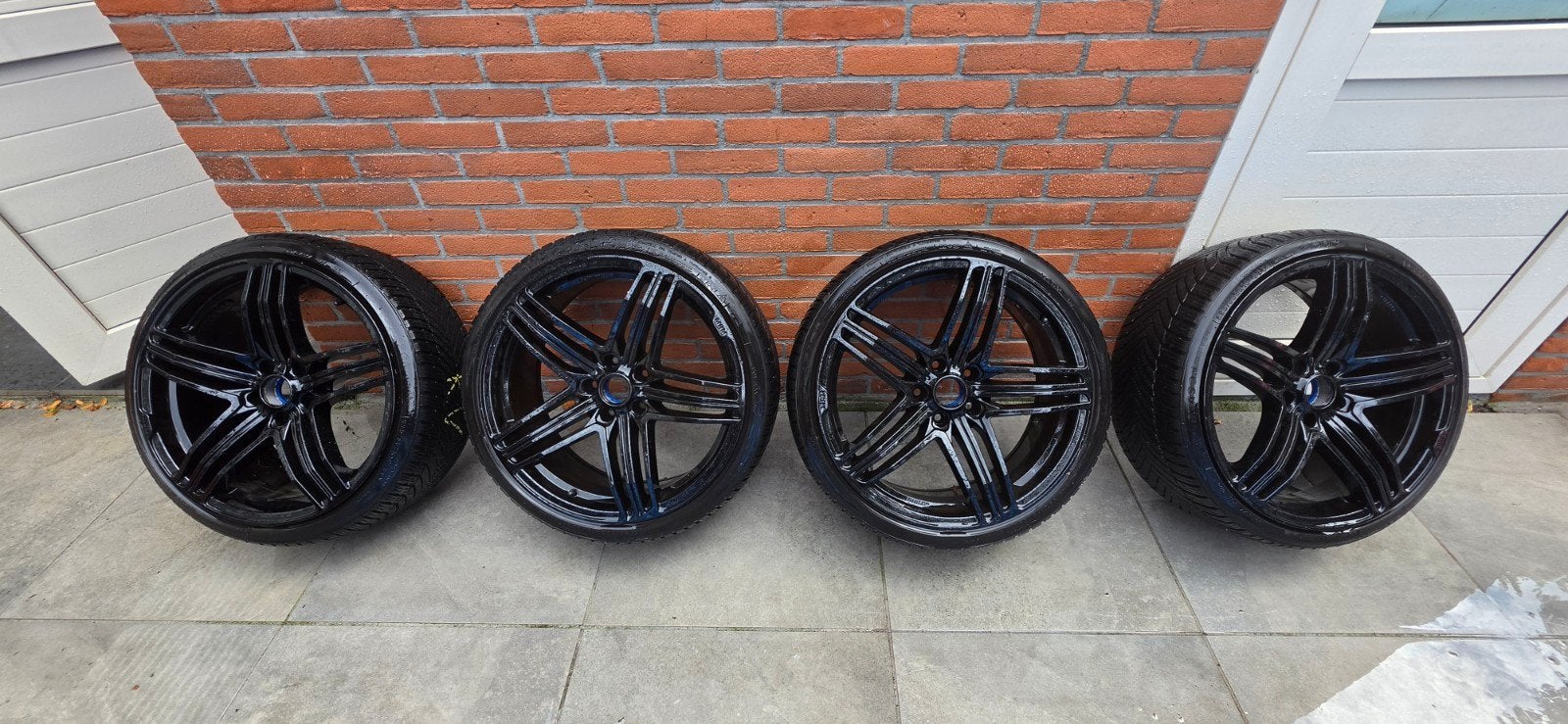 Set van 4 zwarte velgen met All Season banden 225/35R19, Auto-onderdelen, Banden en Velgen, Gebruikt, Banden en Velgen, All Season