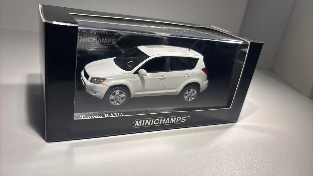 Toyota rav4 white minichamps 1.43, Auto, Ophalen of Verzenden, MiniChamps, A
