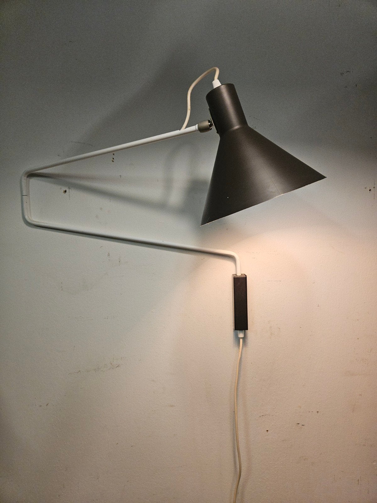 Paperclip wandlamp J. Hoogervorst voor Anvia Almelo,  '6, Ophalen