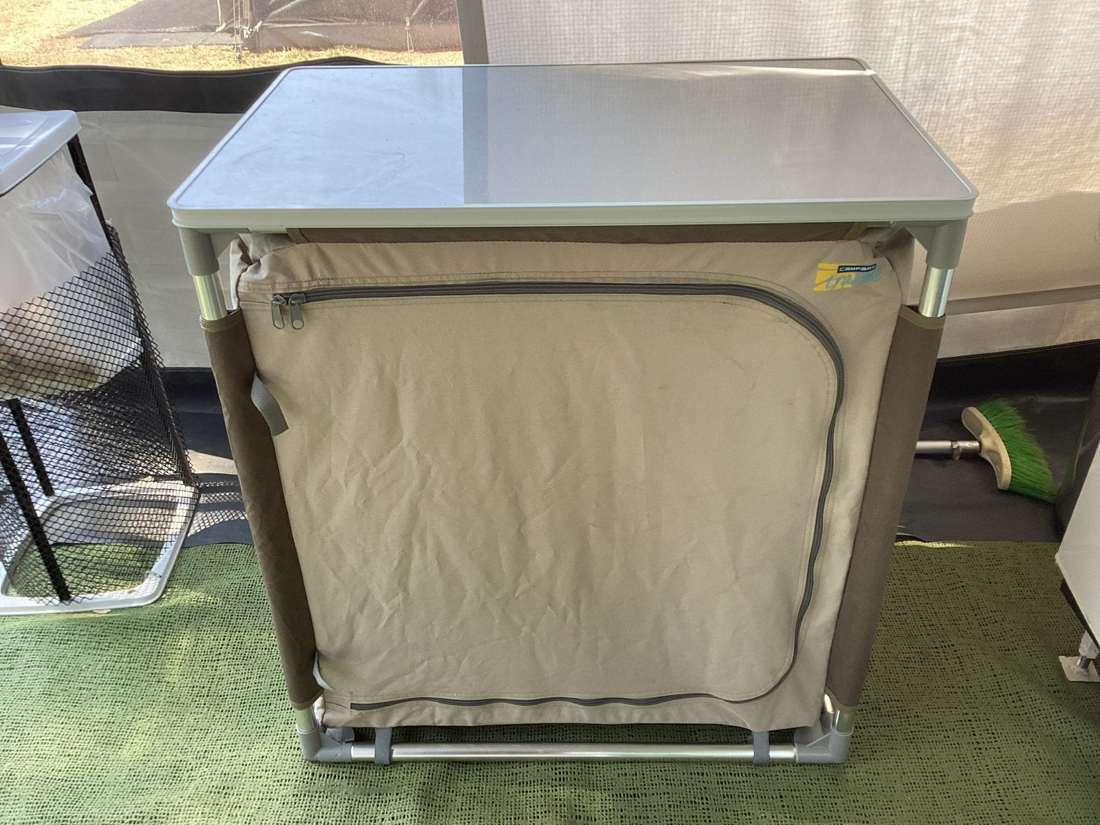 Merk: CAMPART-travel kampeerkastje (LxBxH) 75x55x75 in tas., Caravans en Kamperen, Ophalen of Verzenden, Zo goed als nieuw, Campingkast