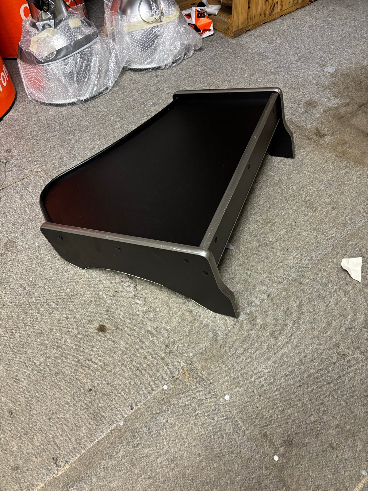Tafel voor in de Scania met antislipmat, Ophalen, Gebruikt, Scania