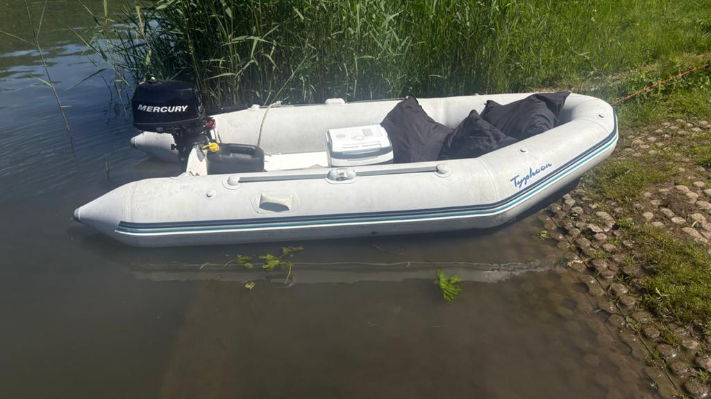 Typhoon boot met optie elektrische motor en trailer, Hobby en Vrije tijd, Overige Hobby en Vrije tijd, Ophalen of Verzenden, Gebruikt