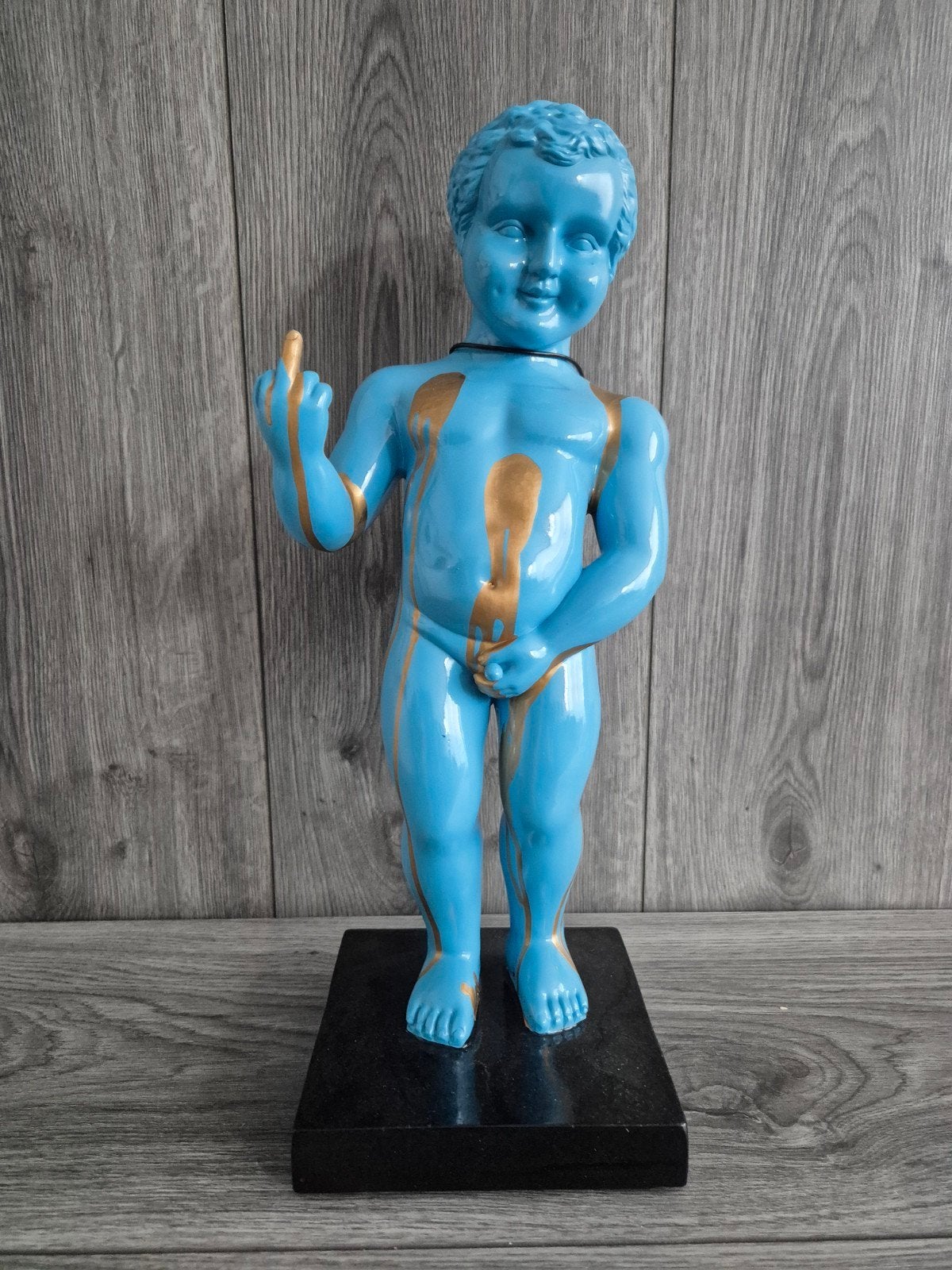 Manneke Pis met middelvinger - 45cm - Polyester, Ophalen, Kunststof, 20 - 50 cm, Beeld