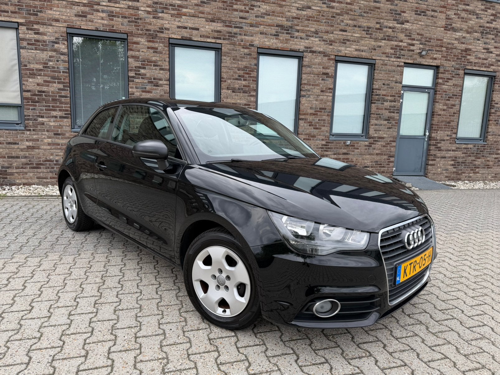 Audi A1 1.2 TSI 90PK 2014 Airco PDC Navi Stoelverwarming, Voorwielaandrijving, A1, Zwart, 4 cilinders