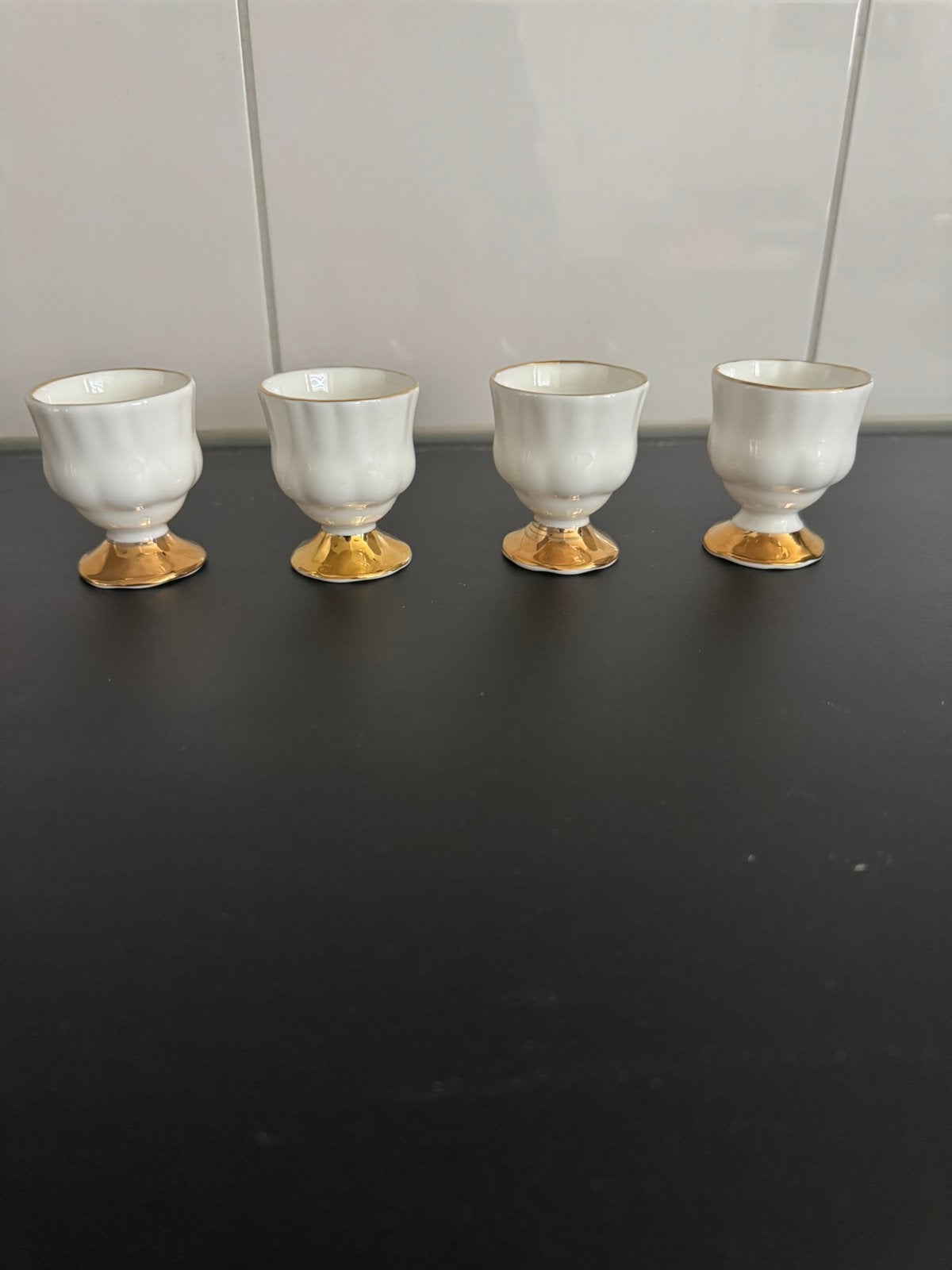 4 eierdopjes Royal Albert Val D’Or, Overige typen, Ophalen of Verzenden, Zo goed als nieuw, Overige stijlen