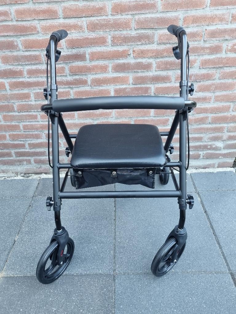 I.z.g.st. Lichtgewichte rollator van Lucovitaal Compacto, Diversen, Rollators, Zo goed als nieuw, Lichtgewicht, Opvouwbaar, Ophalen