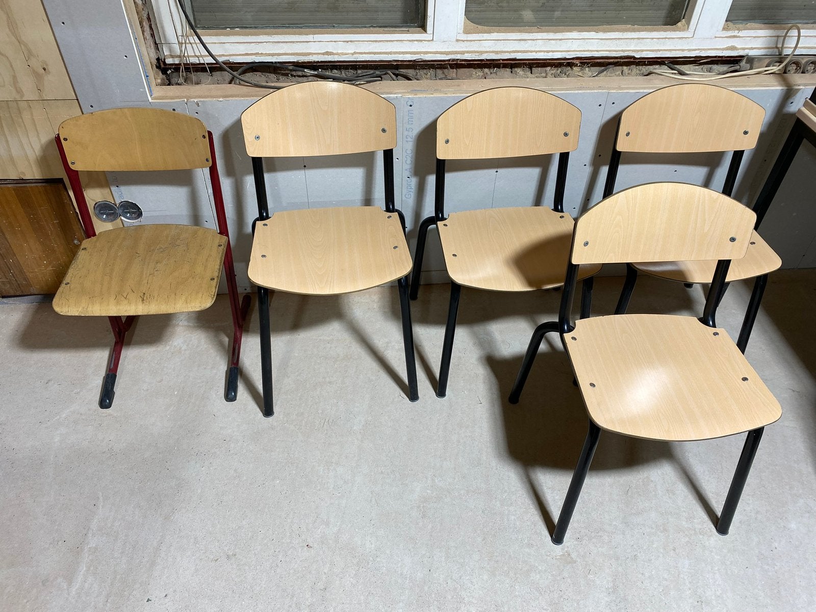 Partij kinderstoelen. 5 stuks., Ophalen, Gebruikt, Vijf, Zes of meer stoelen, Hout