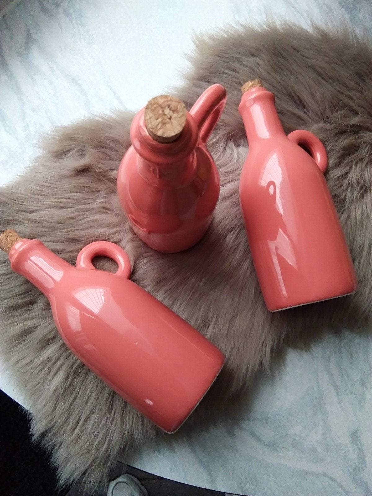 Drie nieuwe olieschenkflesjes van keramiek van Blokker, Ophalen, Nieuw