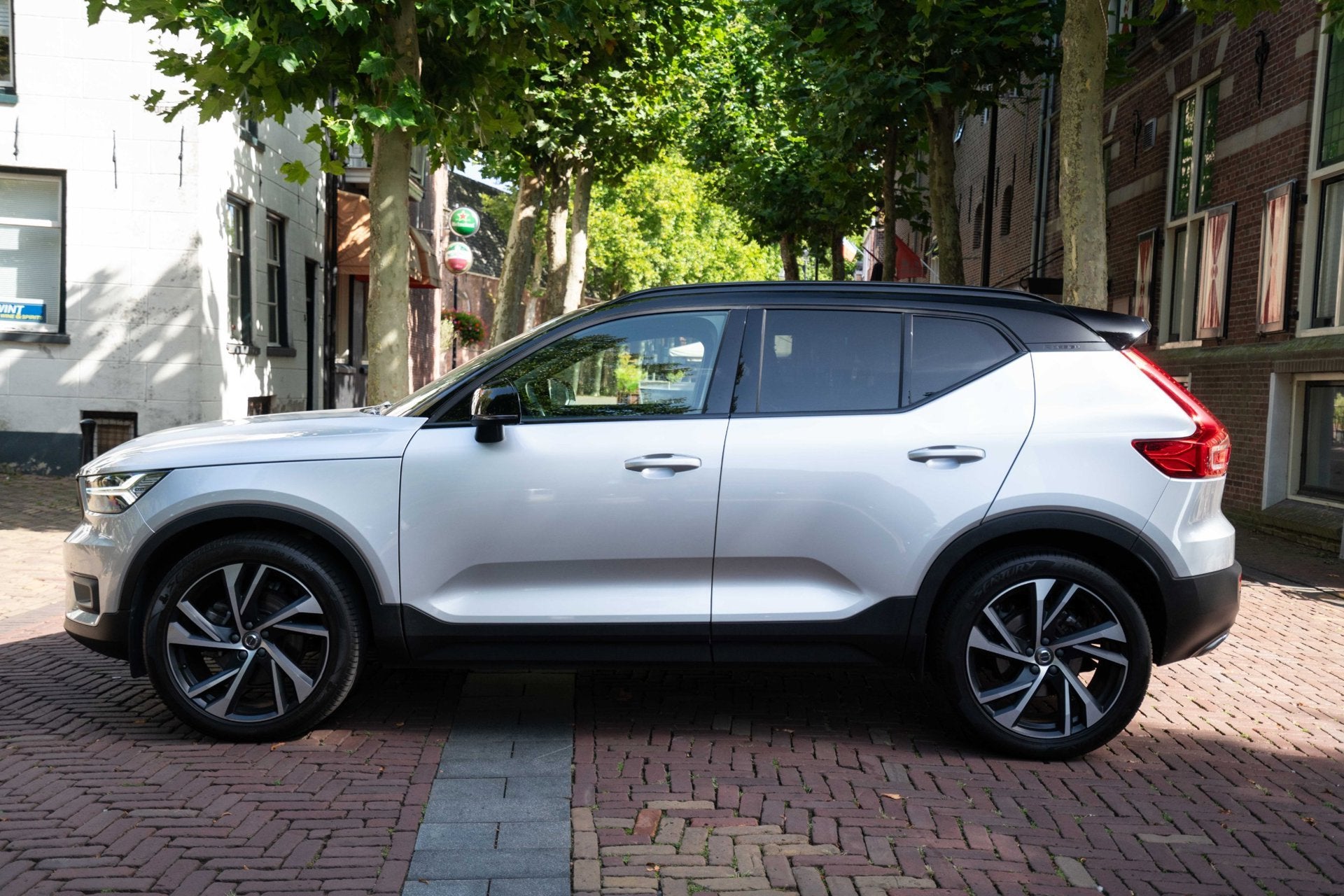 Volvo XC40 2.0 T4 R-Design Automaat | Airco | Navigatie | Vo, Auto's, Dealer onderhouden, 15 km/l, Euro 6, Origineel Nederlands