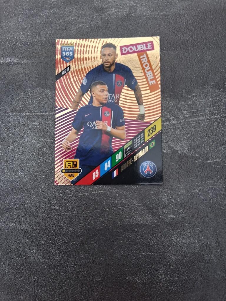 Double trouble Neymar Mbappe PSG Panini FIFA365, Ophalen of Verzenden, Zo goed als nieuw, Buitenlandse clubs, Poster, Plaatje of Sticker