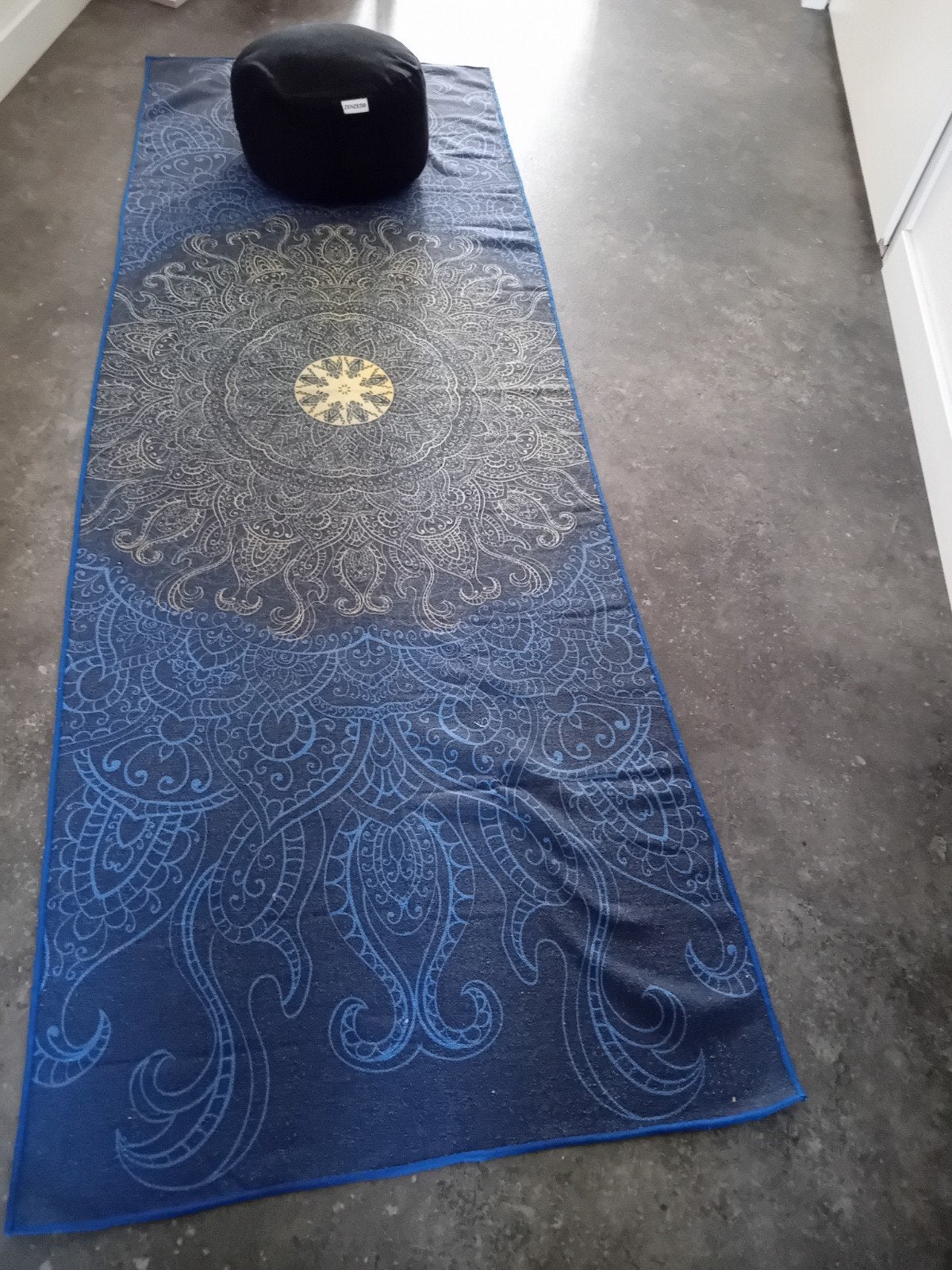 Fitness doek en zen zitkussen, Ophalen of Verzenden, Zo goed als nieuw, Yogamat