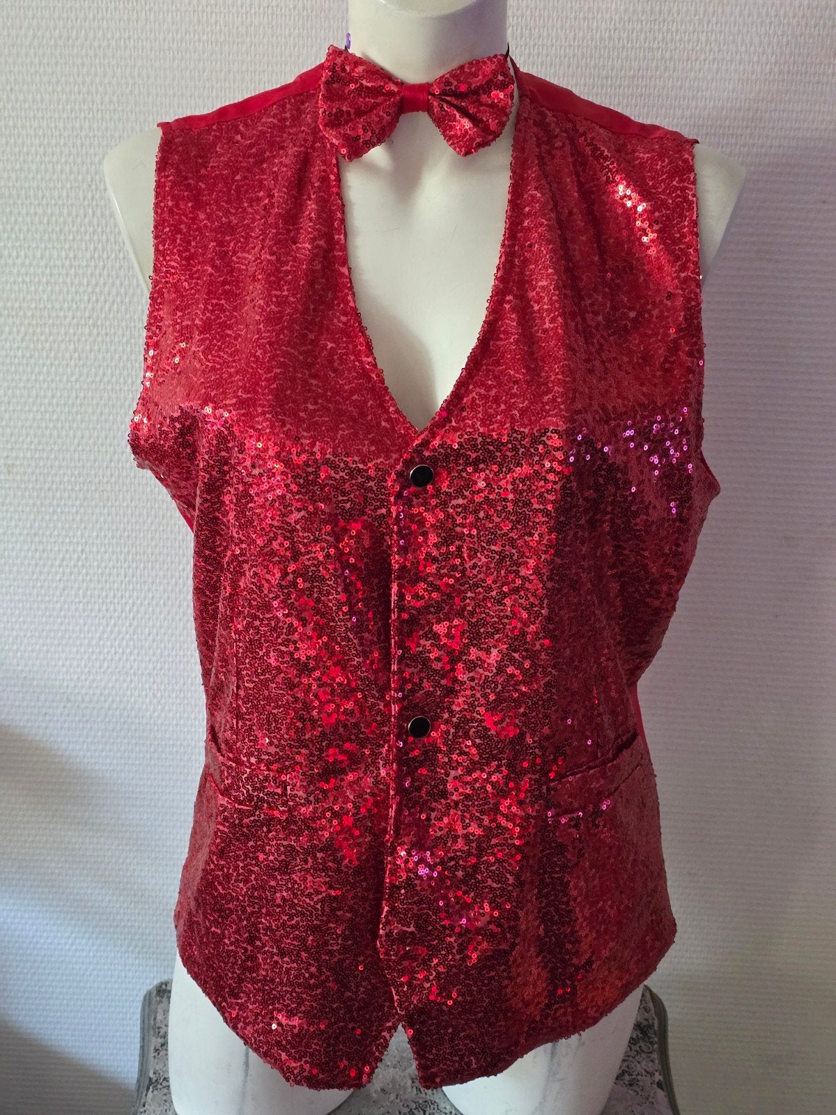 Rood Pailletten Gilet met Strikje - Maat M, Ophalen of Verzenden, Zo goed als nieuw, Bovenkleding