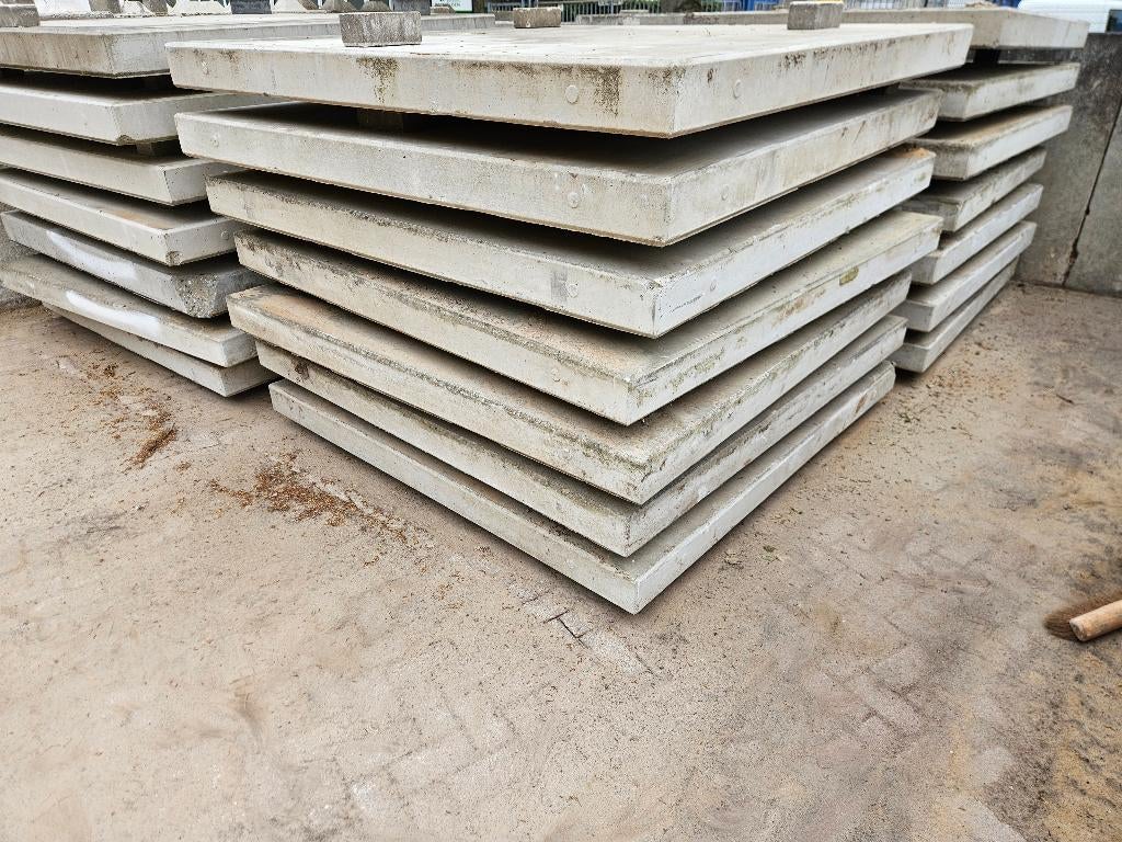 28 stuks gebruikte betonplaten 200x200x14, Tuin en Terras, Tegels en Klinkers, Ophalen of Verzenden, Gebruikt, Beton, Overige typen