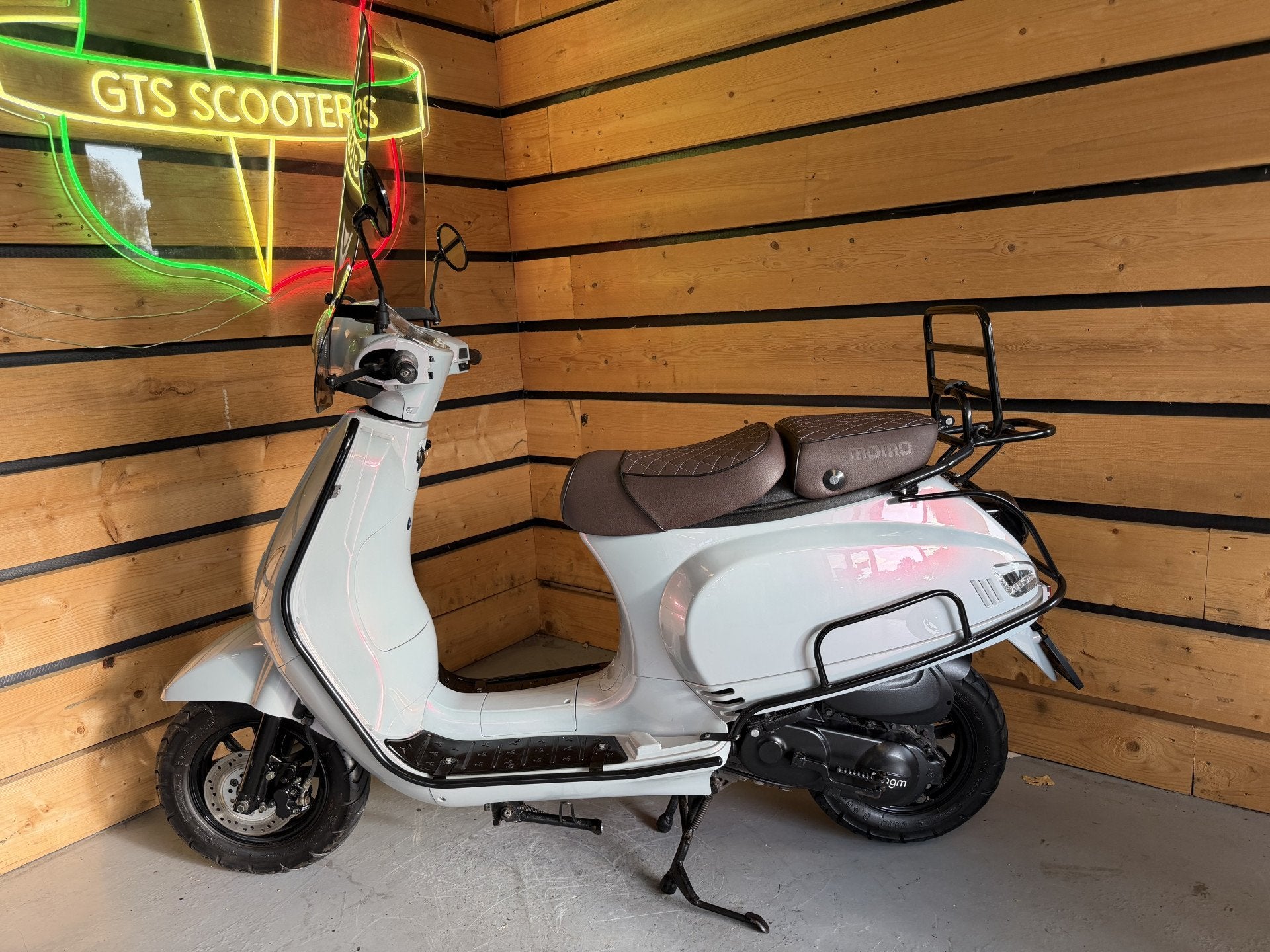 AGM Bromscooter VX50 Injectie (bj 2021), Fietsen en Brommers, Bruin Scooterservice, Gebruikt, Jos@bruinautoservice.nl, 49 cc