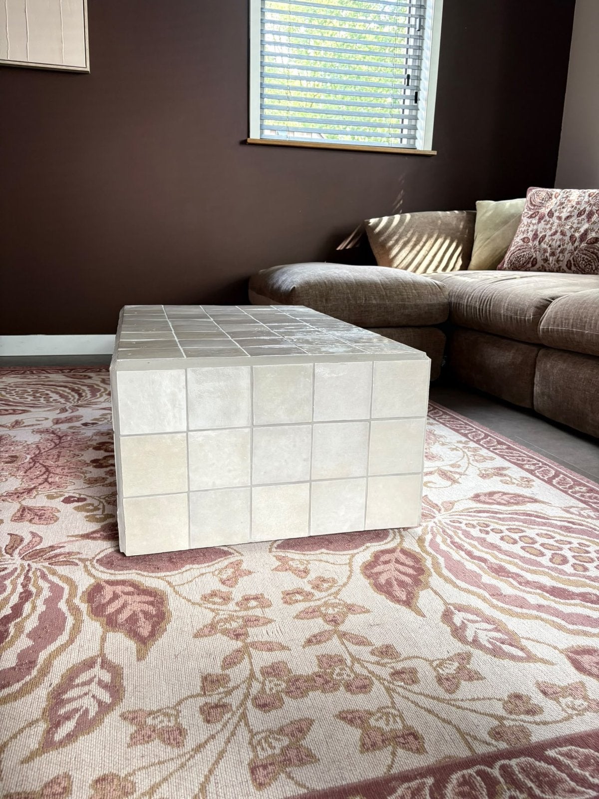 Foto 5 van Salontafel van keramieken tegeltjes - Taupe (80x50x30cm)