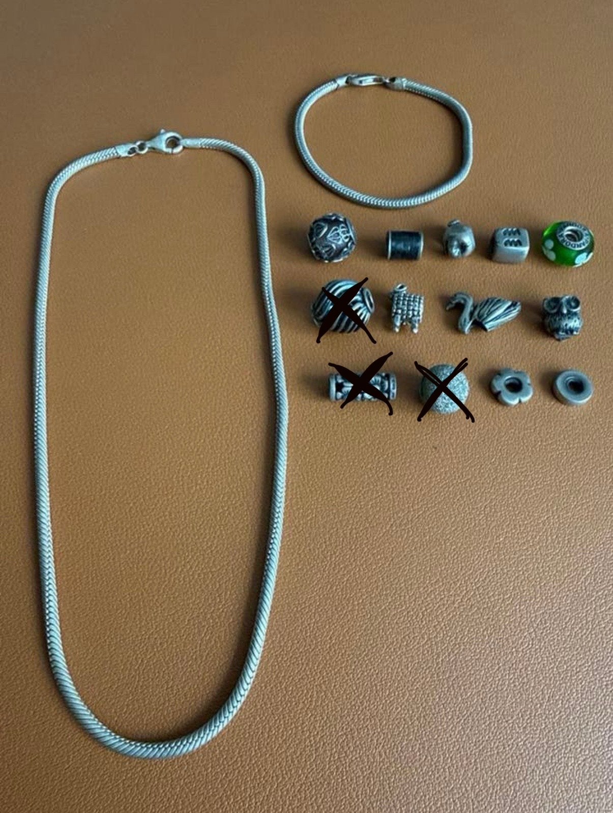 Zilveren ketting, armband en bedels Tedora/Pandora, Gebruikt, Pandora, Ophalen of Verzenden, 4 bedels of meer