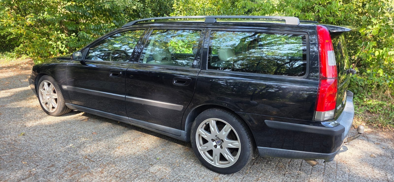 Volvo V70 2.4 D5 AUT 2004 Zwart, Auto's, 1800 kg, V70, Stationwagon, Diesel
