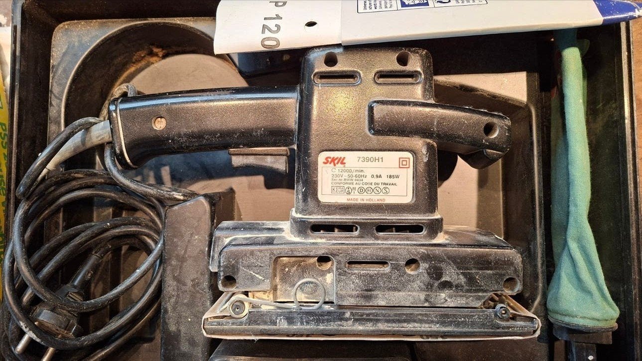 SKIL 7390H1 Vlakschuurmachine in koffer, Ophalen of Verzenden, Gebruikt, Minder dan 600 watt, Vlakschuurmachine