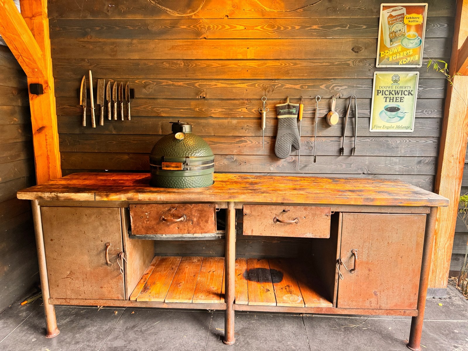 Industriële buitenkeuken met Big Green Egg Small, Ophalen, Zo goed als nieuw, Houtskool, Vrijstaand