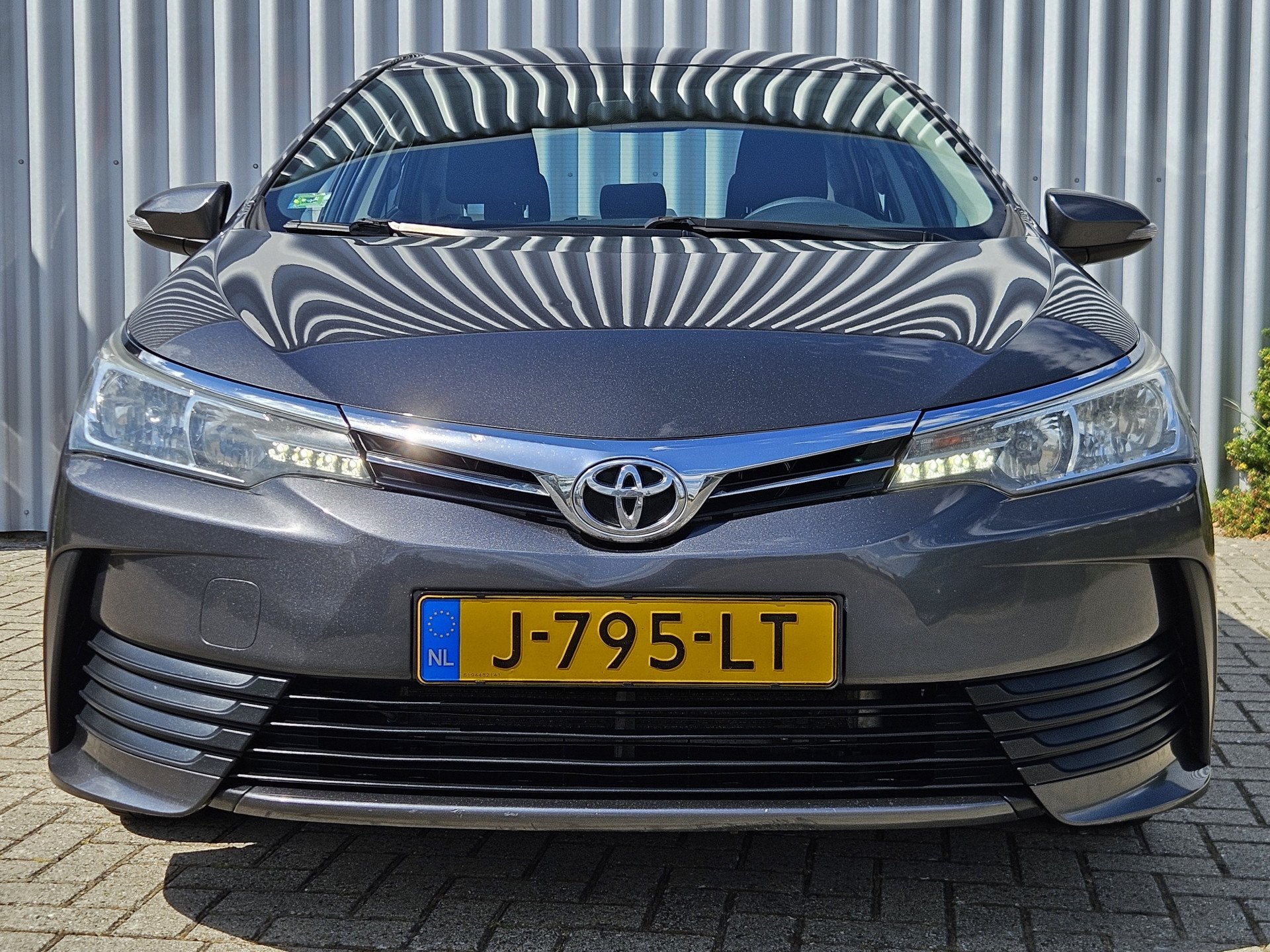 Toyota Corolla Sedan 1.6 / Stoelverwarming / Airco / PDC!, Auto's, Toyota, Voorwielaandrijving, Gebruikt, Euro 6, 4 cilinders