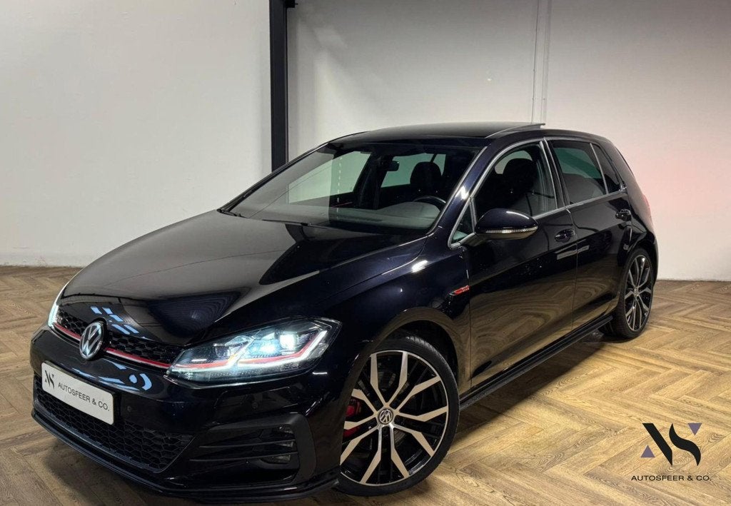 Volkswagen Golf 2.0 TSI GTI PANO KEYLESS CAM', Stof, Zwart, 4 cilinders, 1984 cc