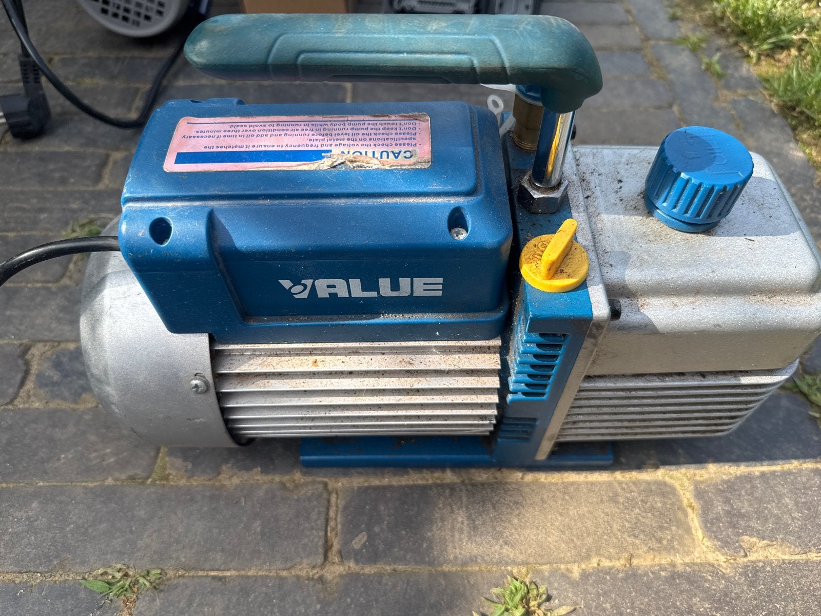 VALUE Vacuümpomp R32 - Gebruikt, Doe-het-zelf en Verbouw, Compressors, Ophalen, Gebruikt, Minder dan 200 liter/min, Minder dan 6 bar